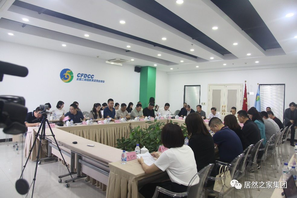 尊龙官网登录人生就是博登录之家董事长汪林朋出席&ldquo;提振消耗信心，，，，，，，，助力行业高质量生长&rdquo;座谈会