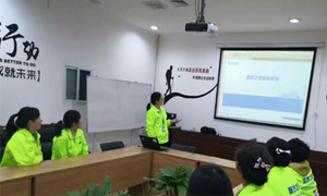 服务于心，，，，，管理于人&mdash;&mdash;安徽淮南店职场礼仪与服务管理培训 